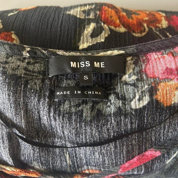 Miss Me Black Floral Blouse - Picture 7 of 7